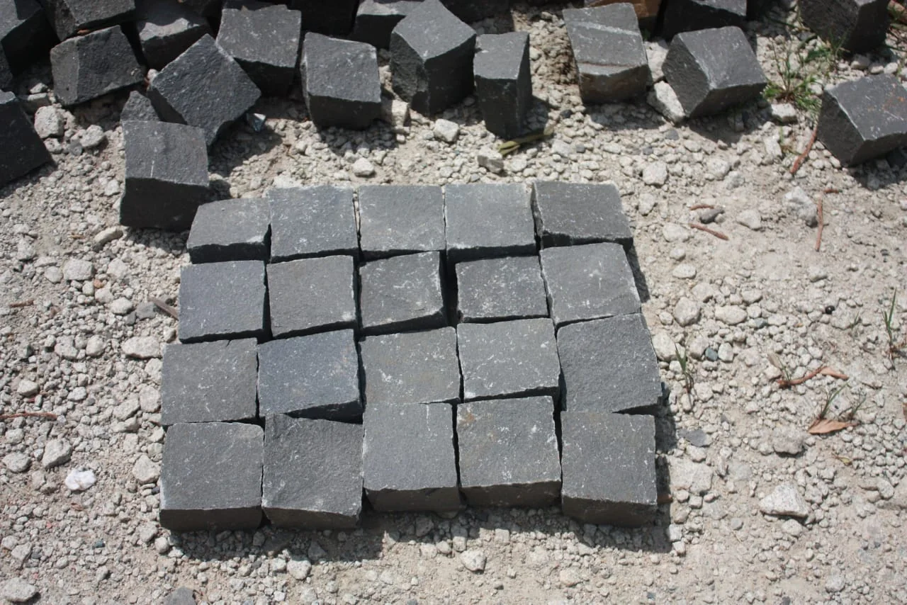 Dark basalt paving setts