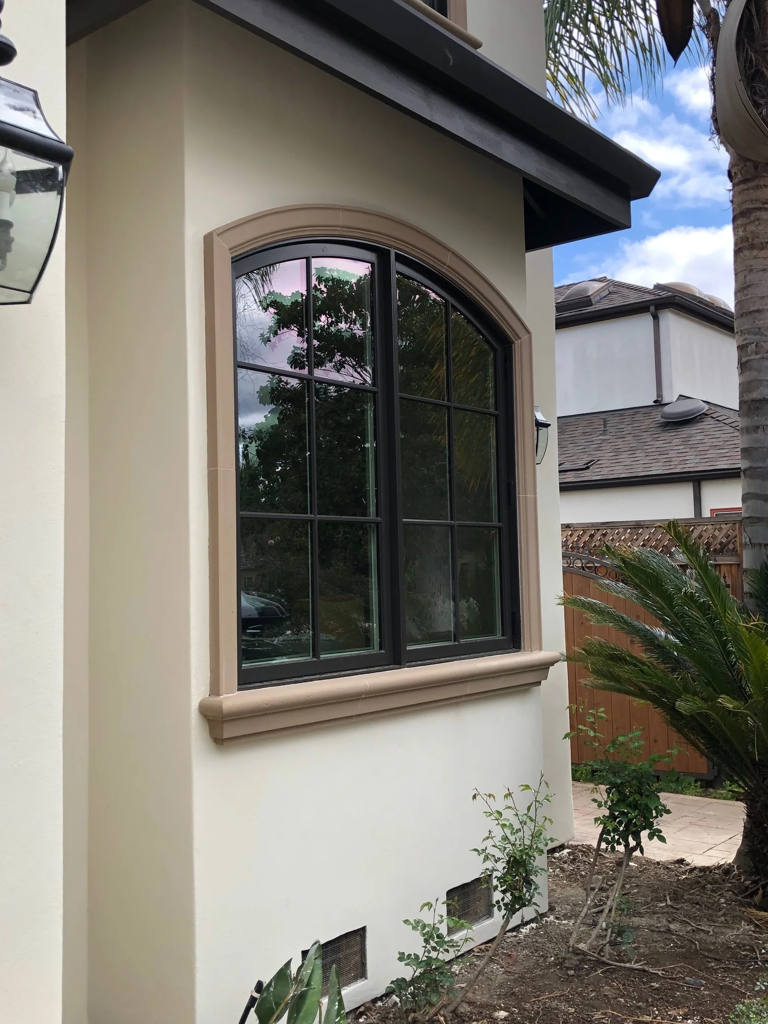 Lightweight alternative: side view of a surround and projecting sill