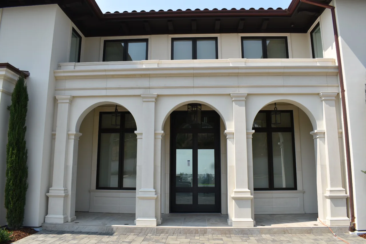 Continuous cornice above a series of arched openings