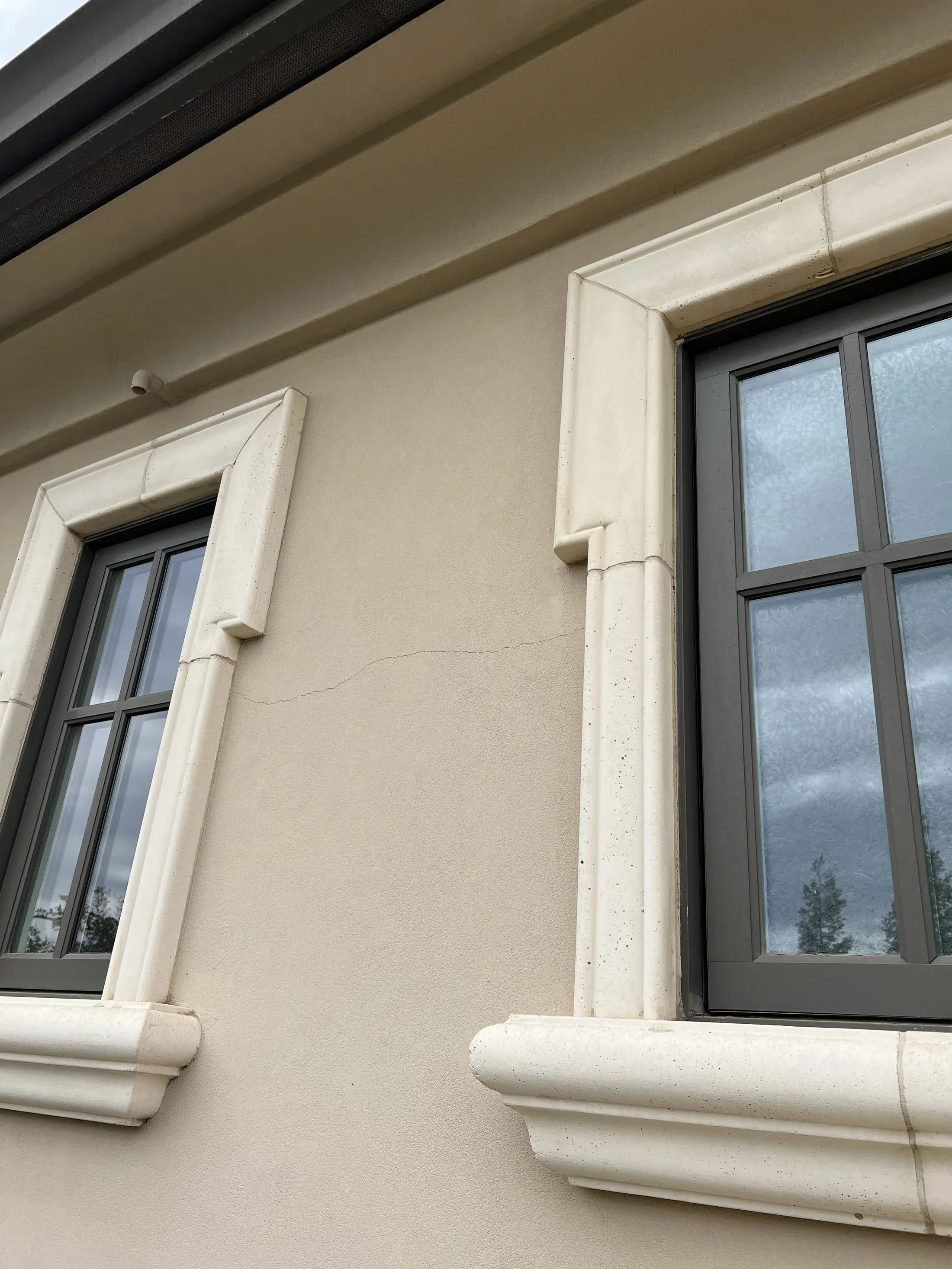 Repeated rounded sills along a residential facade
